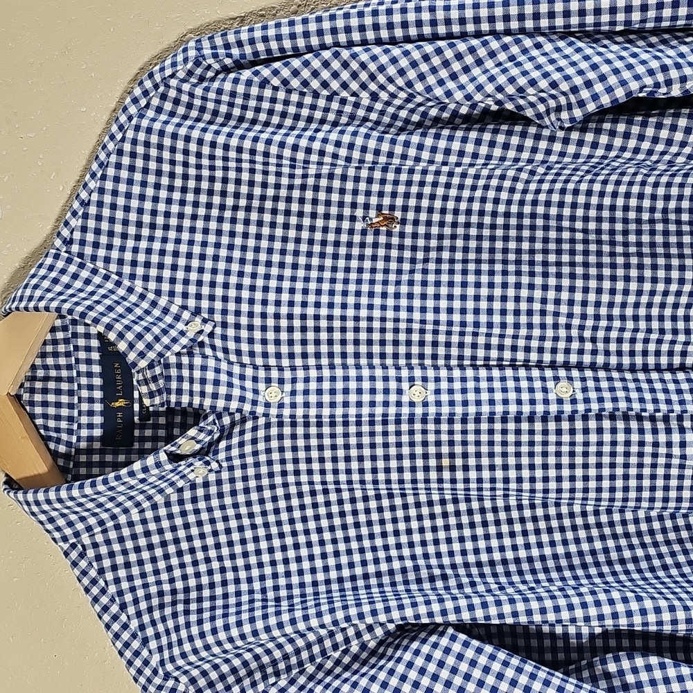 Ralph Laueren Casual Button-Down Shirt. - Picture 2 of 8